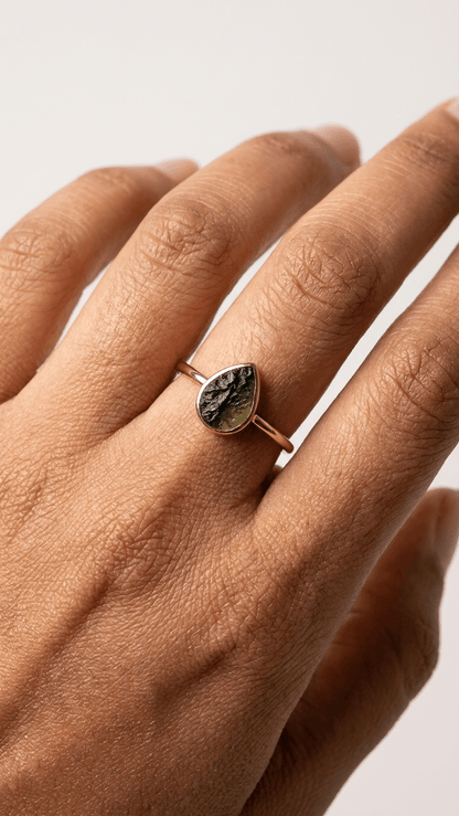 Natural Green Raw Moldavite Gemstone Ring in 925 Sterling Silver - Gemsterling