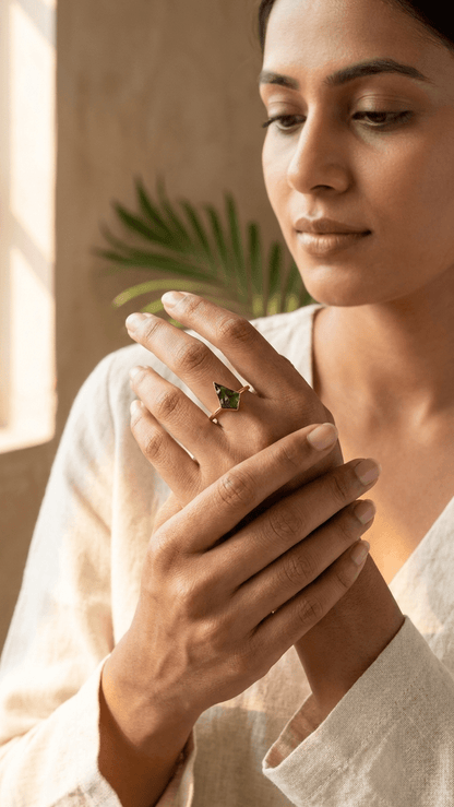 Natural Green Raw Moldavite Gemstone Ring in 925 Sterling Silver - Gemsterling