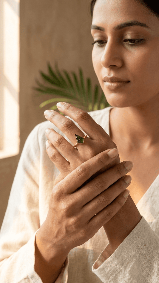 Natural Green Raw Moldavite Gemstone Ring in 925 Sterling Silver - Gemsterling