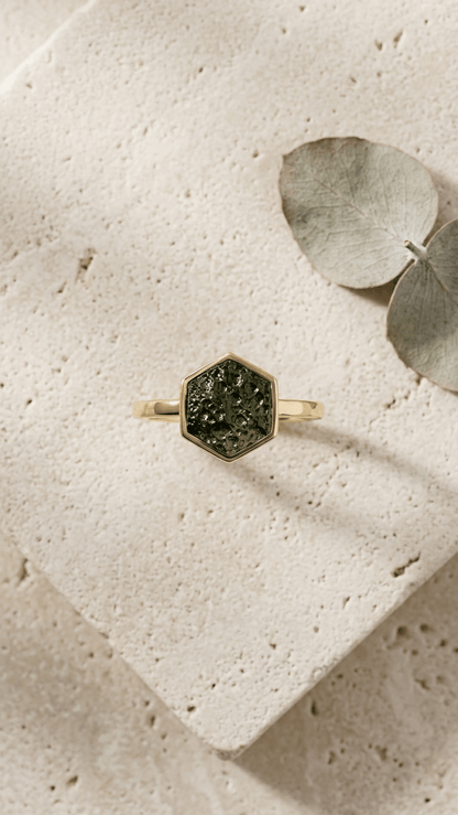 Natural Green Raw Moldavite Gemstone Ring in 925 Sterling Silver - Gemsterling